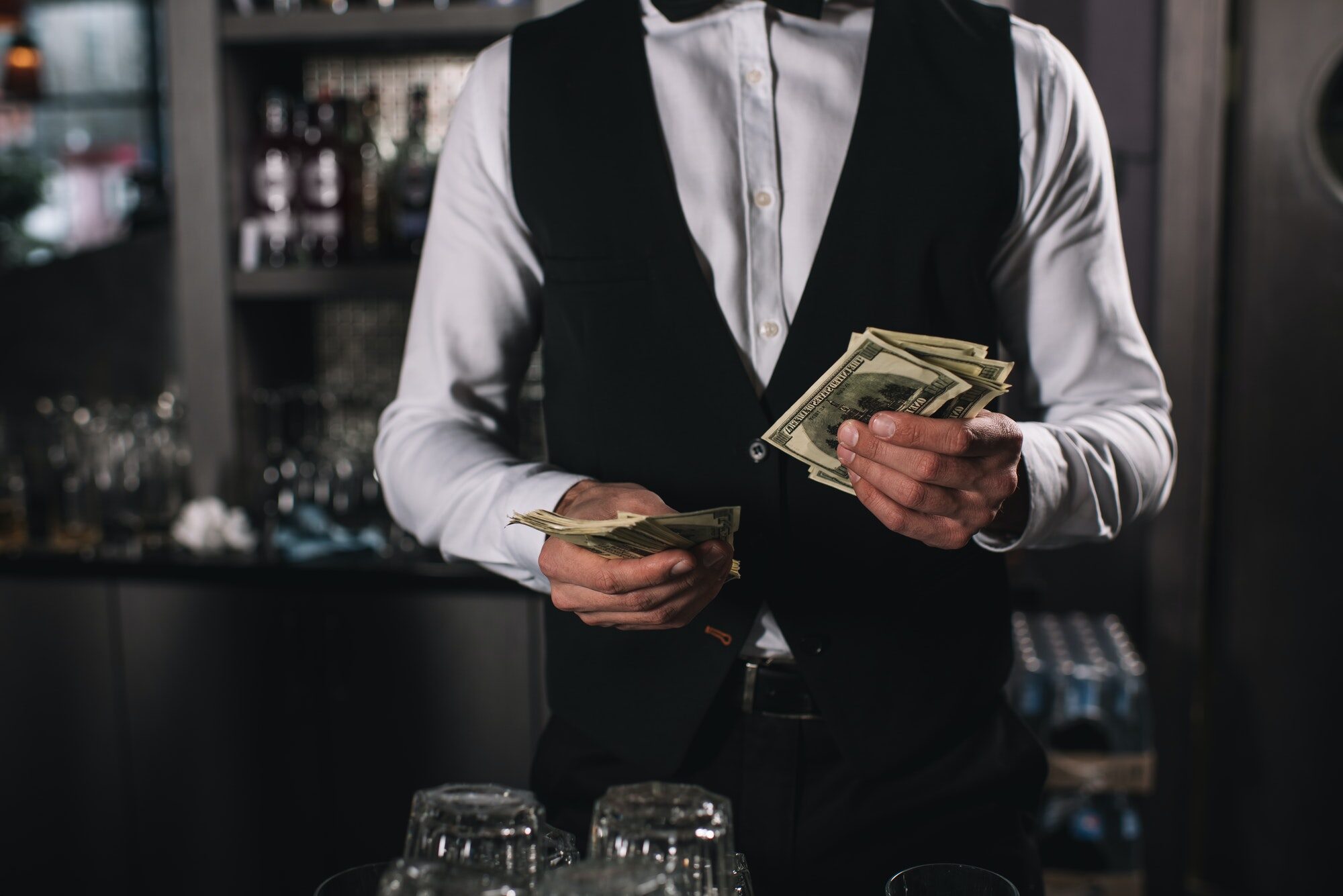bartender counting tips